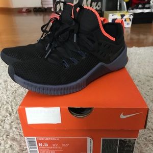 Men’s Nike Metcon free 8.5 black/thunder blue/crms